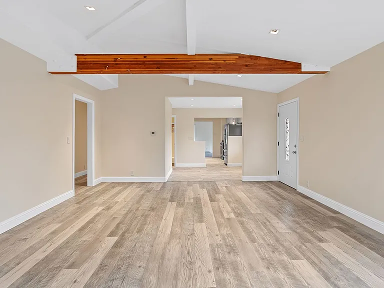 1543 Estee Ave — Photo 6