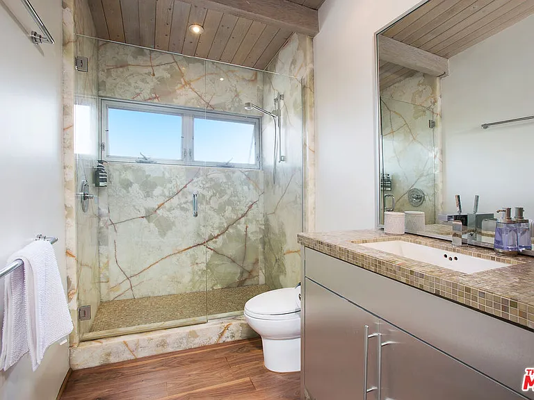 8737 Saint Ives Dr — Photo 17
