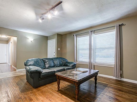 4th image of 435 Royal Crest Dr