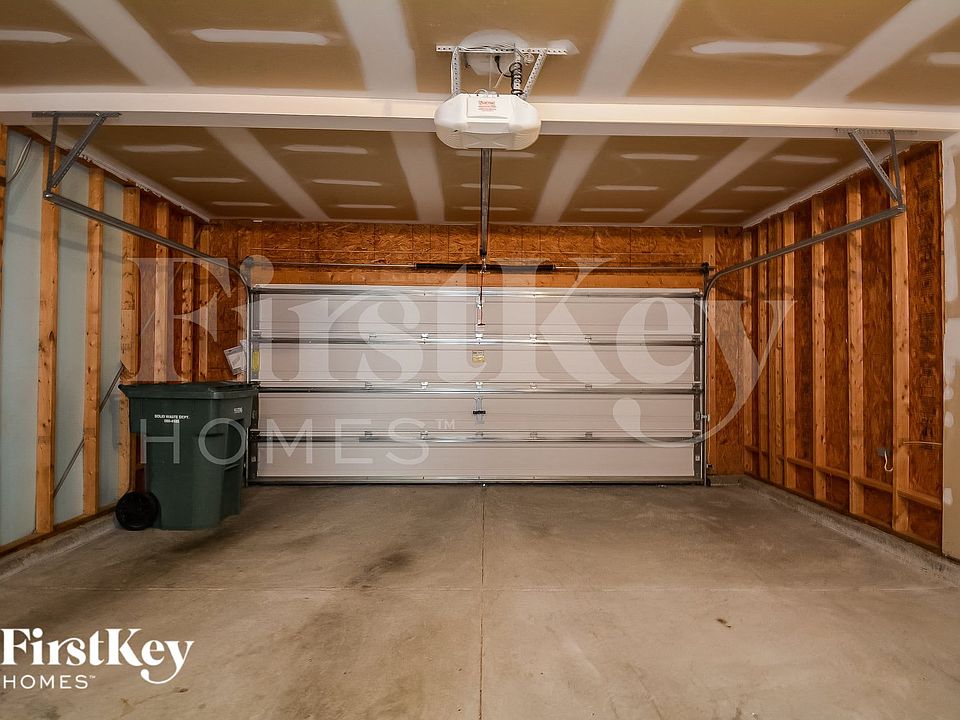 1st image of 2914 Moorgate Ave