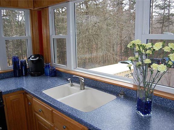 4th image of 285 Lakeview Dr