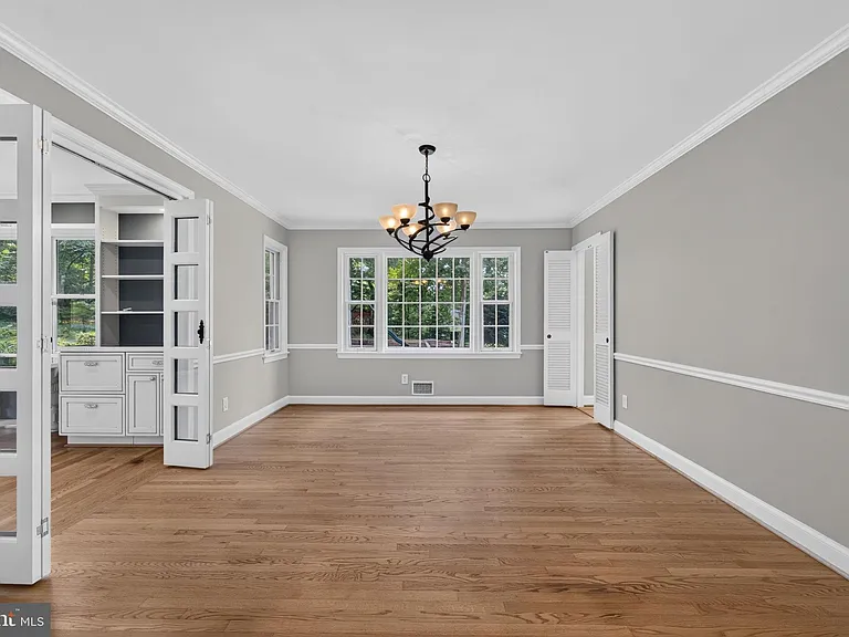 6443 Walters Woods Dr — Photo 14