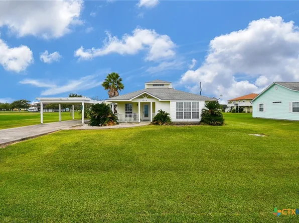 1723 W Bayshore Dr, Palacios, TX 77465