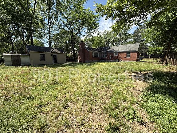 2nd image of 814 Colonial Rd