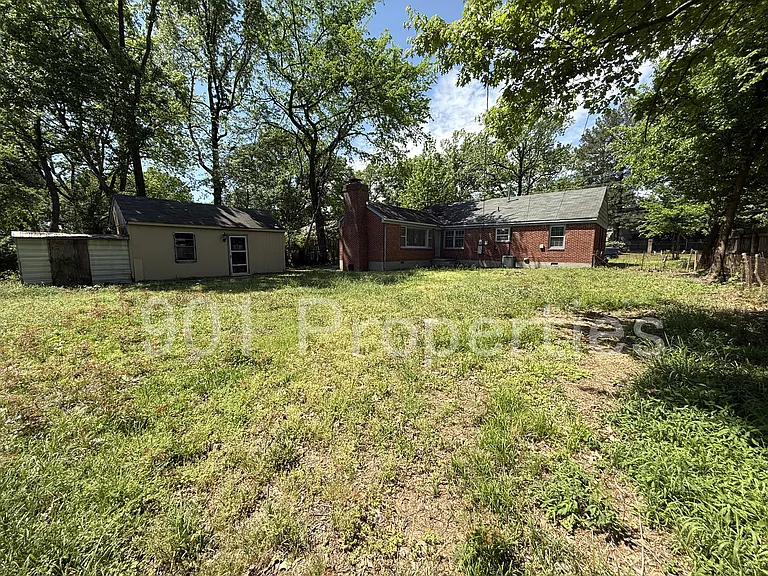 814 Colonial Rd — Photo 2