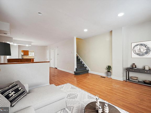 3rd image of 122 Lexington Ave
