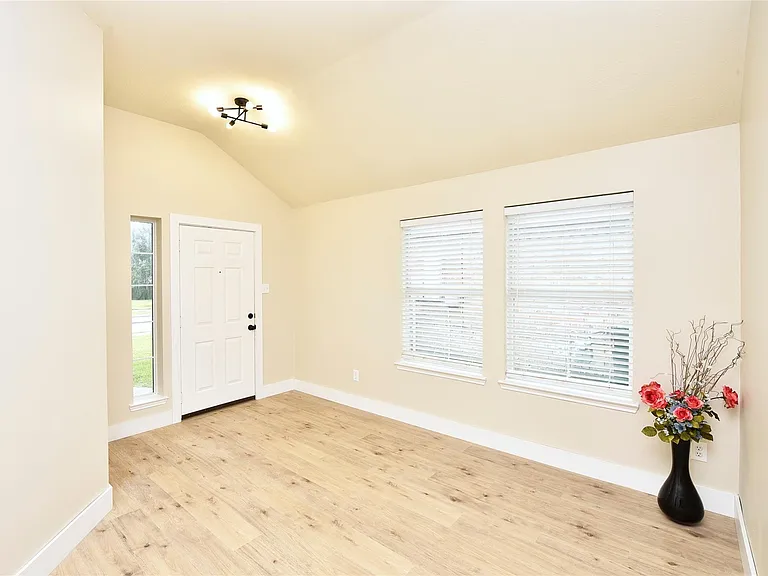 7715 Butler Lakes Ct — Photo 4