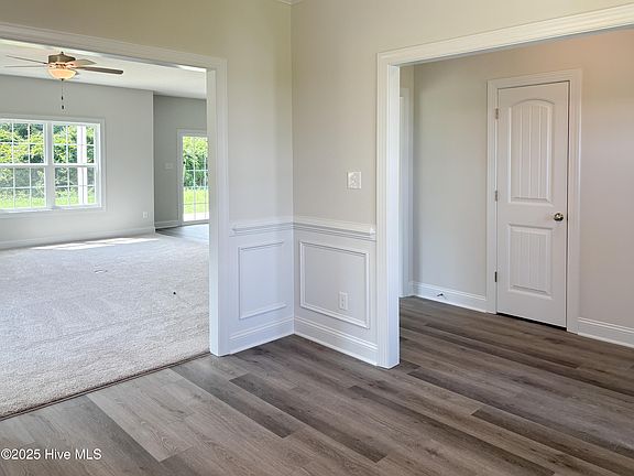4th image of 413 W Black Water Lane