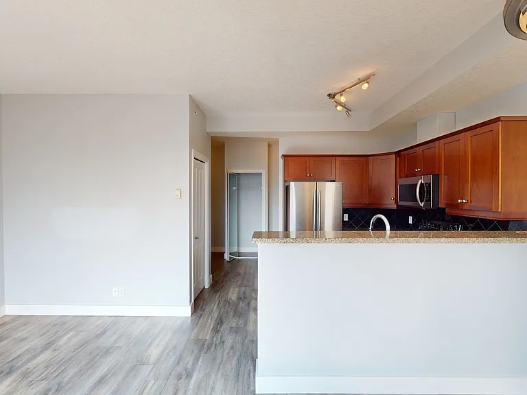 1053 10th St SW #812 — Photo 4