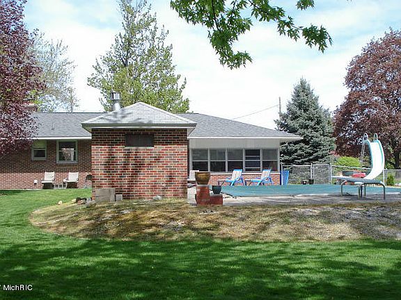 2nd image of 8195 Cottonwood Dr
