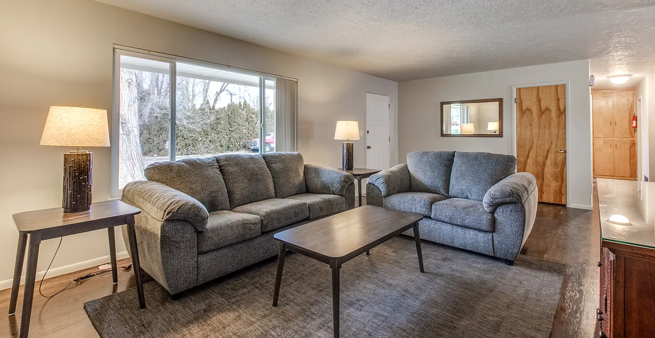 6 bed, 2688 sqft, $600 — Photo 1