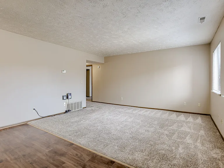 Omaha, NE Stony Brook Apartments | 11A | Living