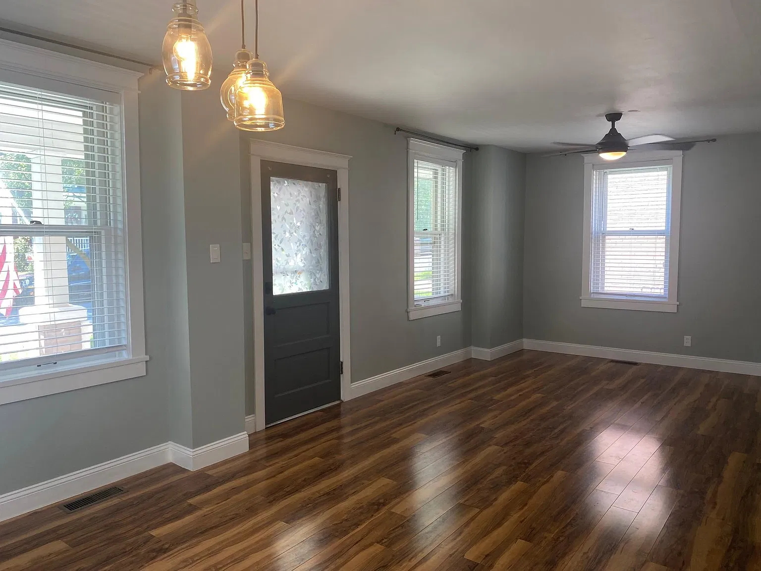 3 bed, 1712 sqft, $3,150 — Photo 3