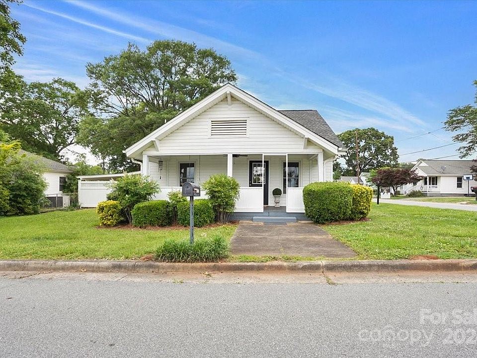 1st image of 102 Live Oak Dr