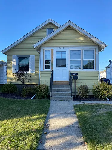 2234 W Locust St Photo 1