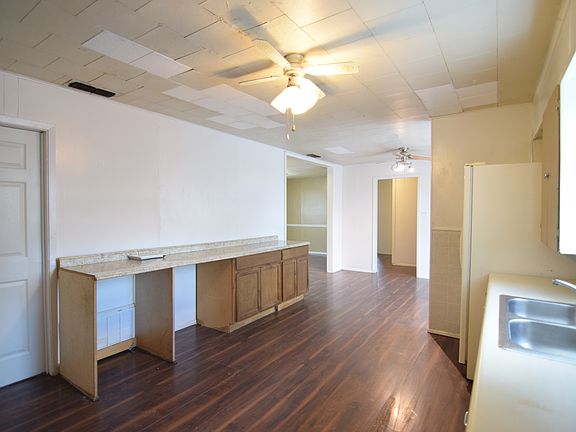 5th image of 218 W Mesquite Ave