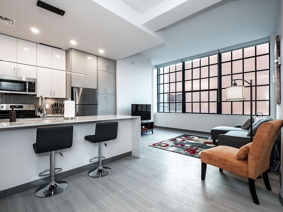 1st image of 126 E 6th St #805