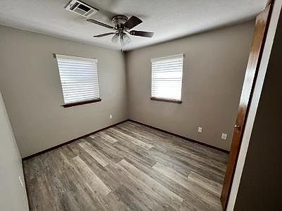 5th image of 2020 Elmhurst Dr