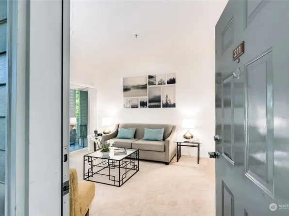 801 Rainier Avenue N #B211, Renton, WA 98057