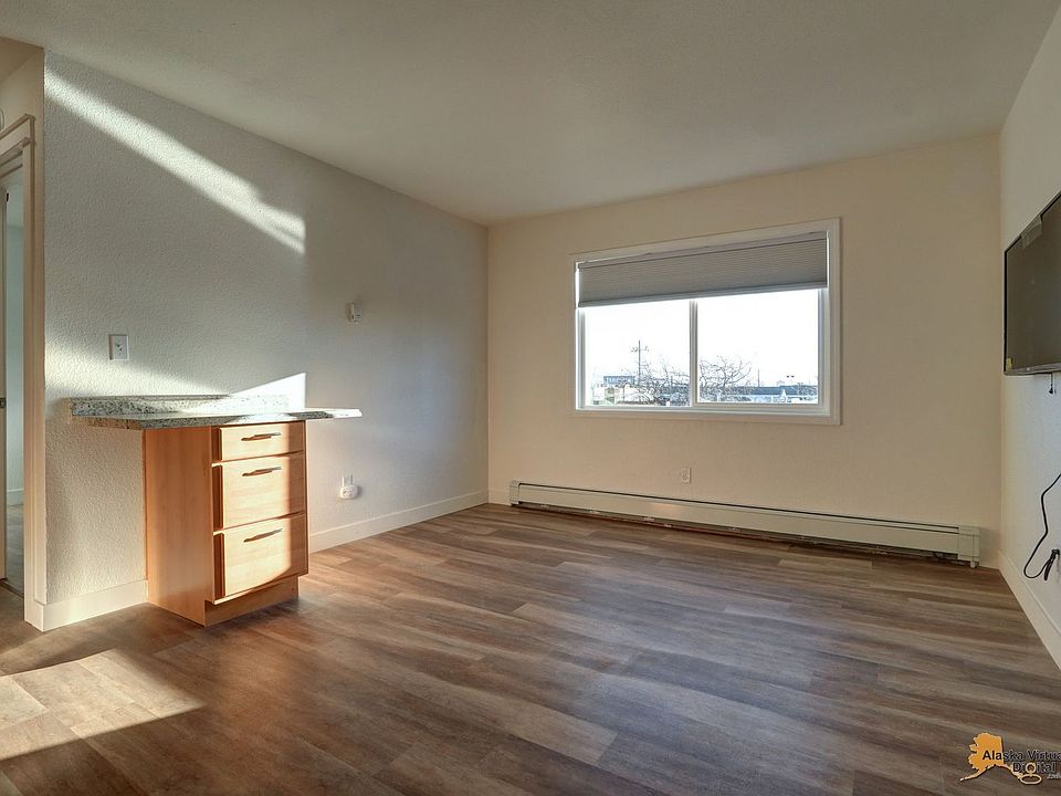 1st image of 618 Gambell St #24