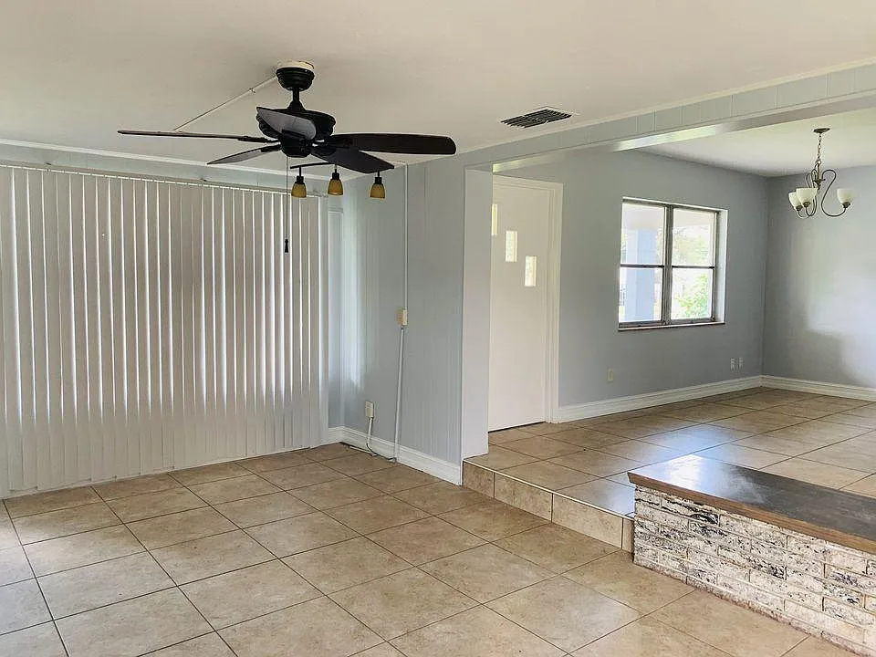 2928 Walnut St — Photo 4