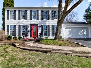 337 Hillside Dr, Roselle, IL 60172