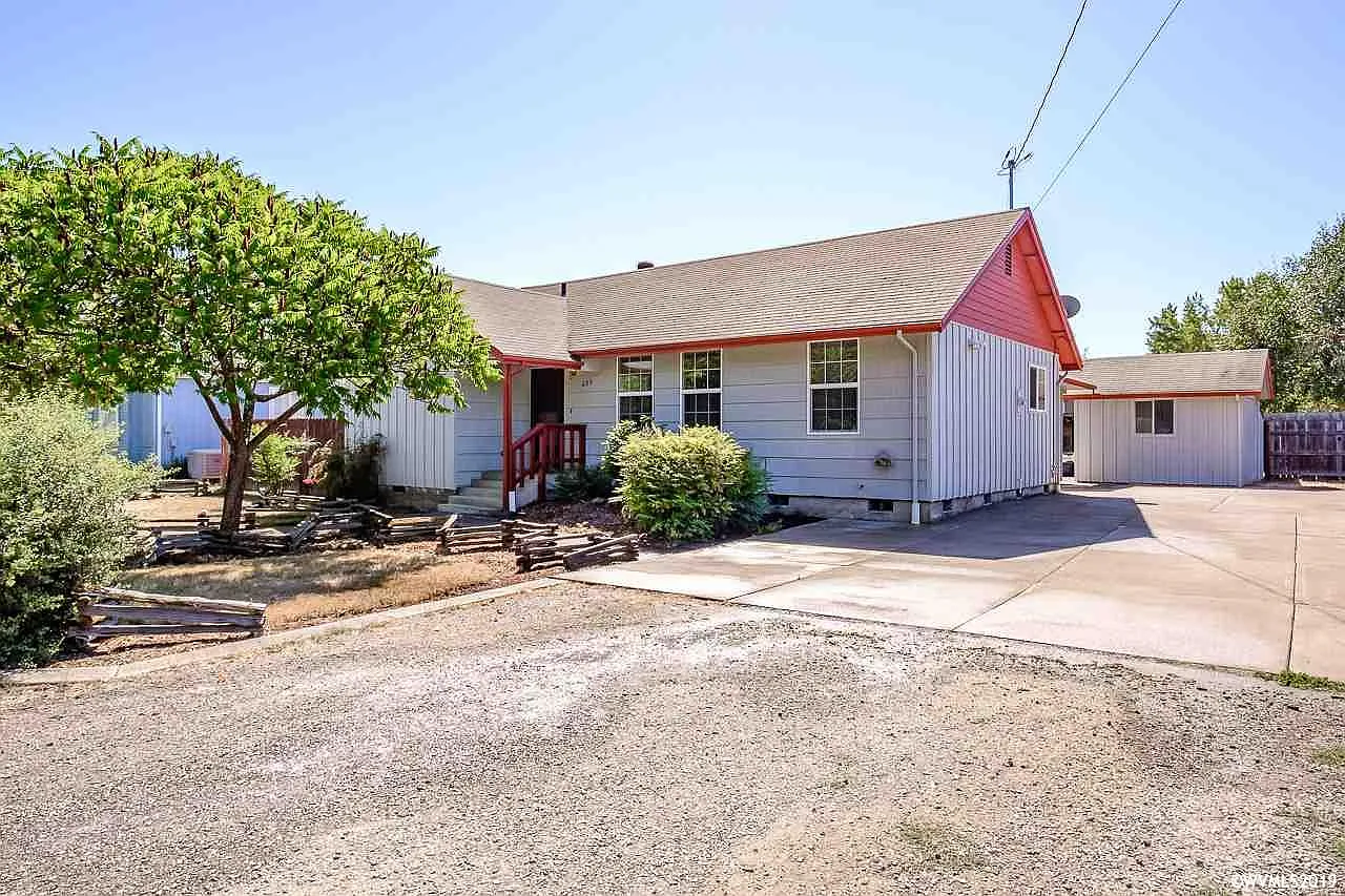 685 Wassom St photo 1