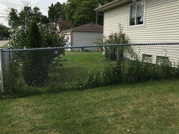 3rd image of 8144 Essex Ave