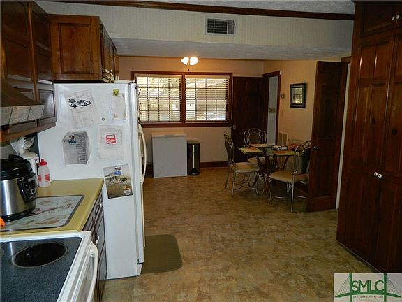 4th image of 125 Camellia Ave