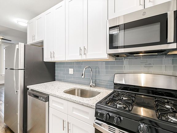 2nd image of 1065 N Hermitage Ave APT 1F