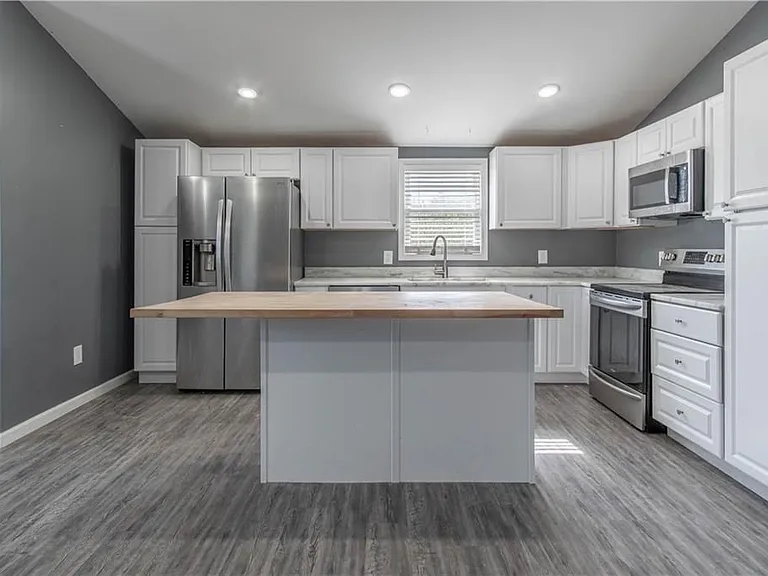 14530 Dodge Ave — Photo 26