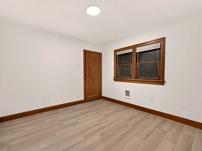 1920 11th Ave W #A — Photo 16
