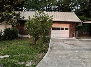 31 Hayes Ave, Eureka Springs, AR 72632