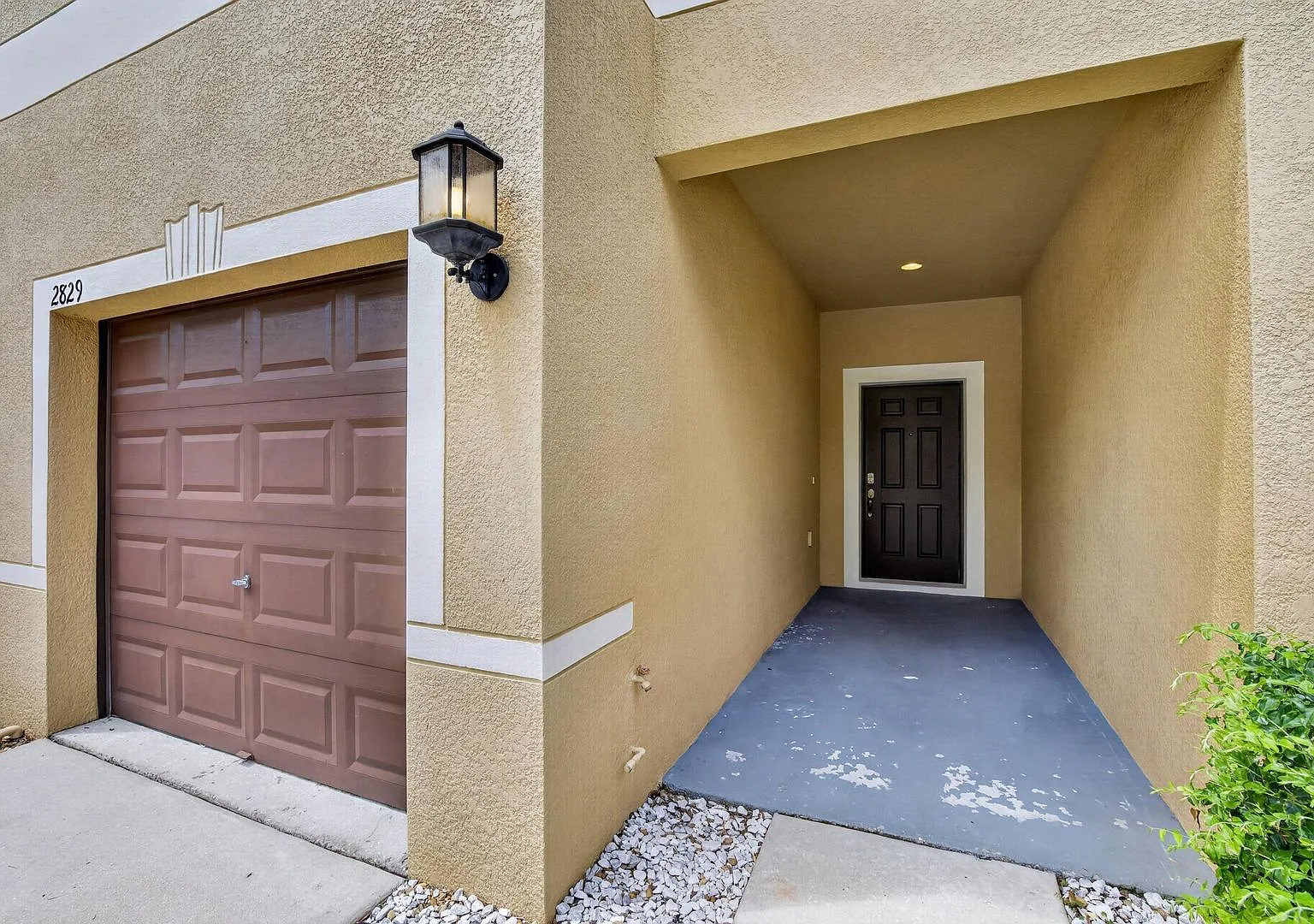 Move-In Ready Townhome in Brandon! — Photo 1