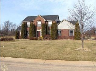 60600 Mary Ln, South Lyon, MI