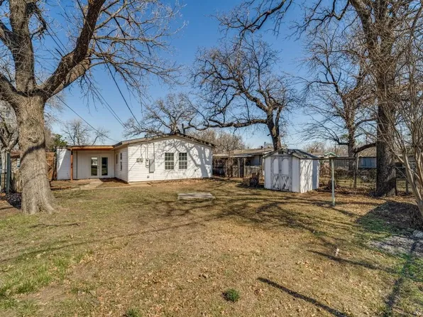 4528 Newman Dr, Haltom City, TX 76117