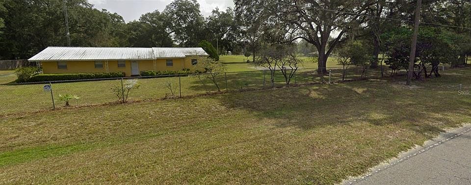 2nd image of 817 SW 143rd St