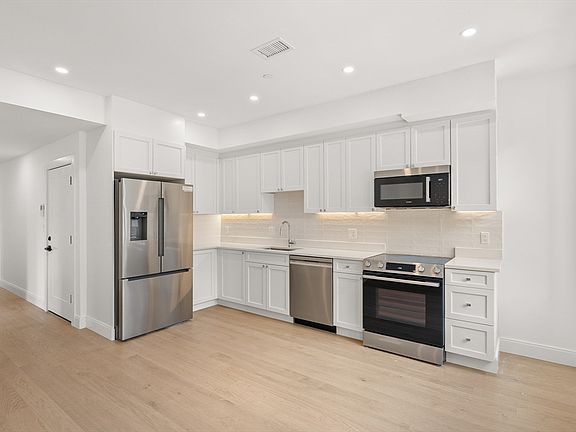 4th image of 32 Orkney Rd #2