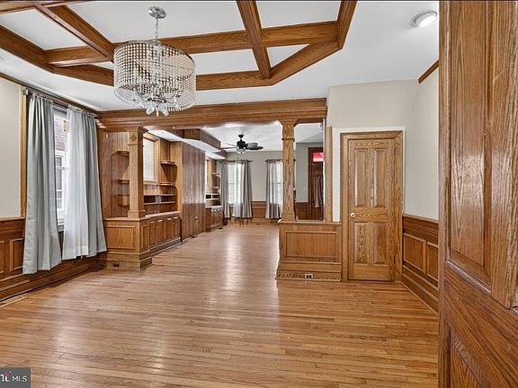 5th image of 729 Haws Ave