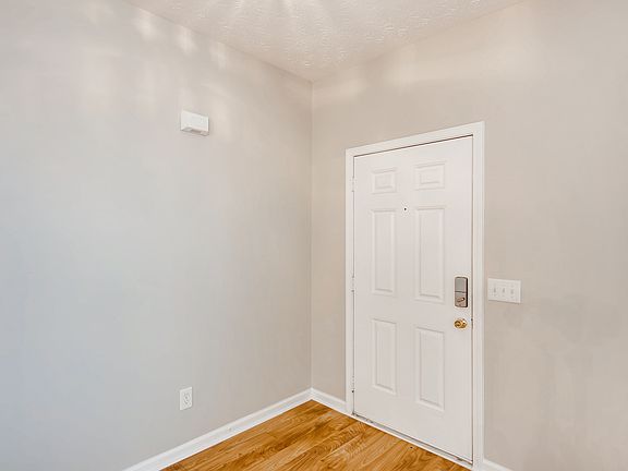 3rd image of 2702 Meadow Trace Dr