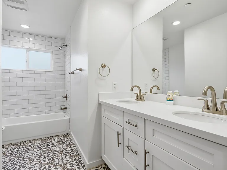 20220 Stagg St — Photo 8