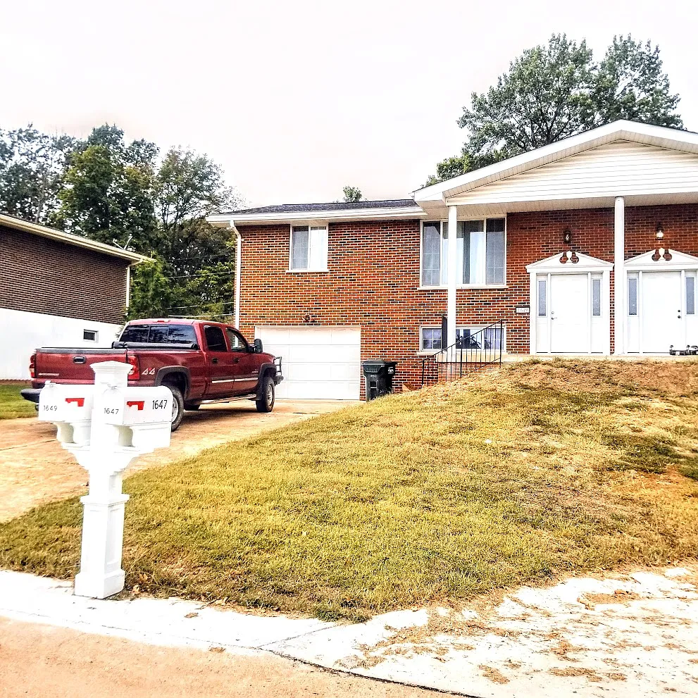 Building Photo - 1647 Twin Oaks Dr #2