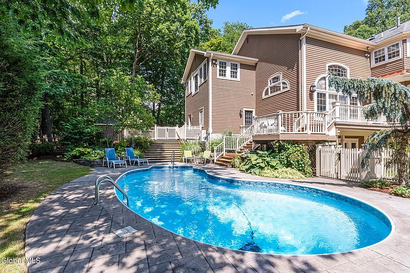 4th image of 70 Dublin Drive