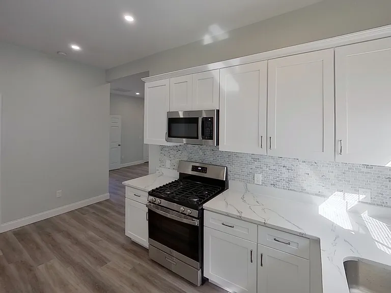 23 Oakwood St #2 — Photo 2