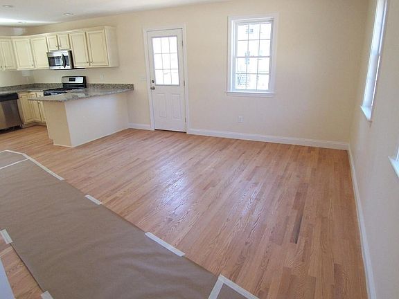 3rd image of 160 Pine St