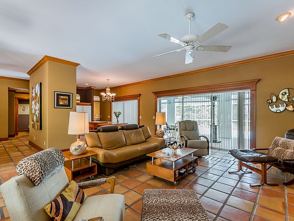 5th image of 275 Omaha St