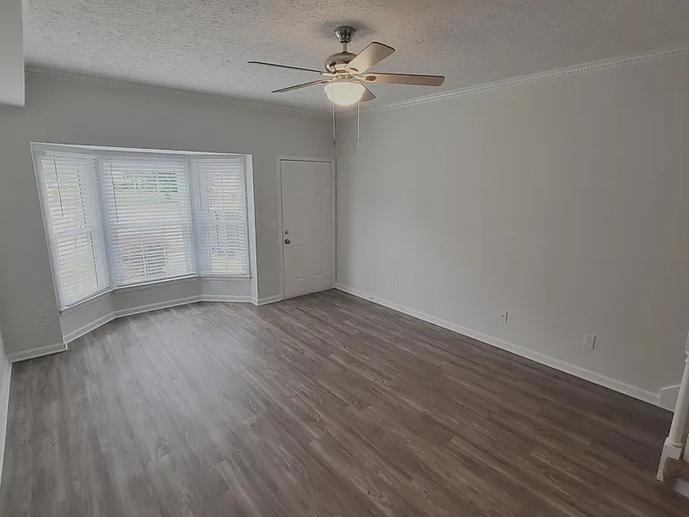 301 Hickory Pl — Photo 9
