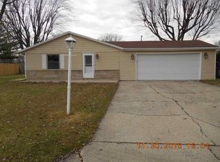 1910 W Sheffield Dr, Muncie, IN 47304