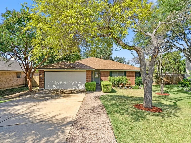 1514 Royce Ln — Photo 27