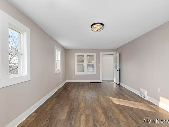 2nd image of 405 Ferris St NW